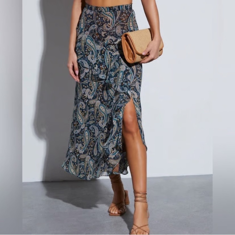 Vici Palisades Paisley Print Maxi Skirt, size M